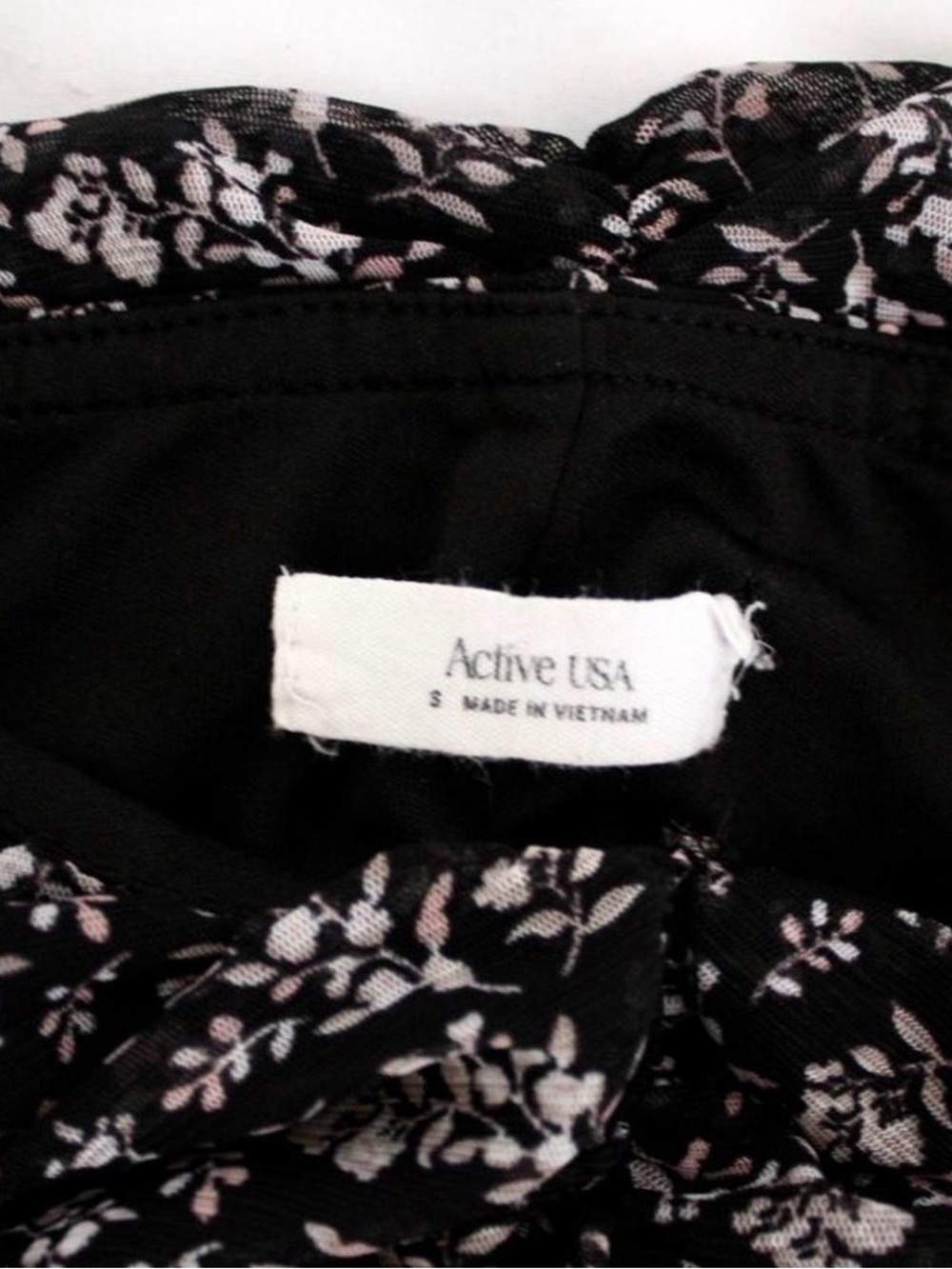 Black Ruffle Cropped Tank Top - Picture 3 of 3